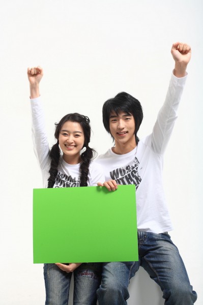 点击大图看下一张：情侣动手做家务图片