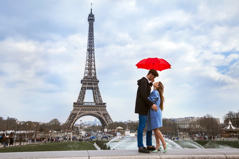 点击大图看下一张：浪漫的情侣夫妻度假旅行图片