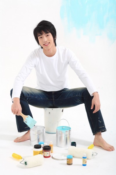 点击大图看下一张:青少年男孩家务劳动图片