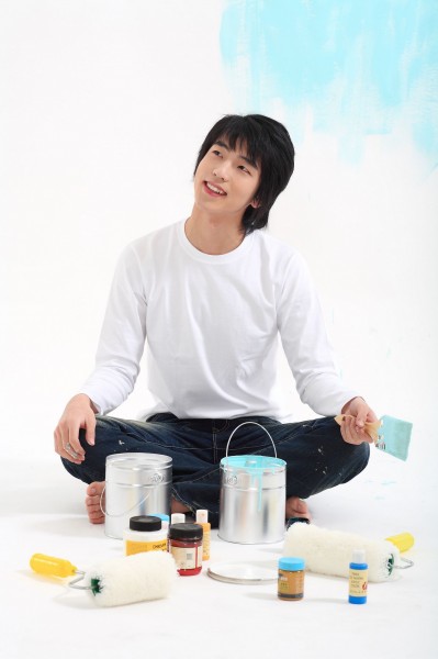 点击大图看下一张:青少年男孩家务劳动图片