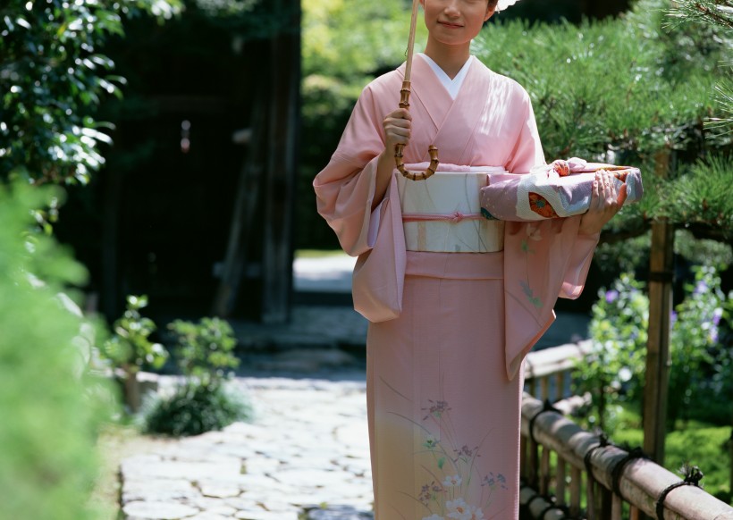 点击大图看下一张：日本传统女性图片