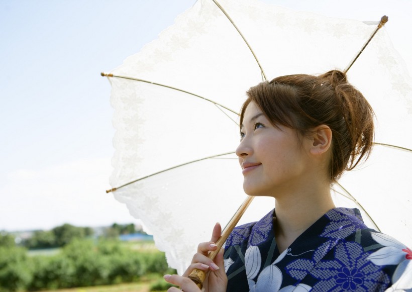 点击大图看下一张：日本少女和服图片