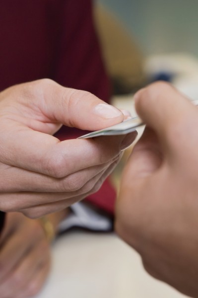 点击大图看下一张：商务手势图片