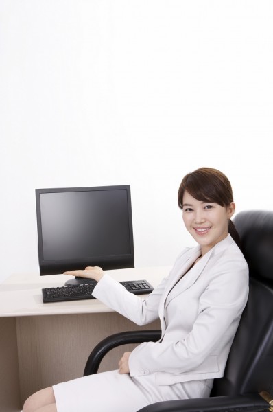 点击大图看下一张：商业女性POSE图片