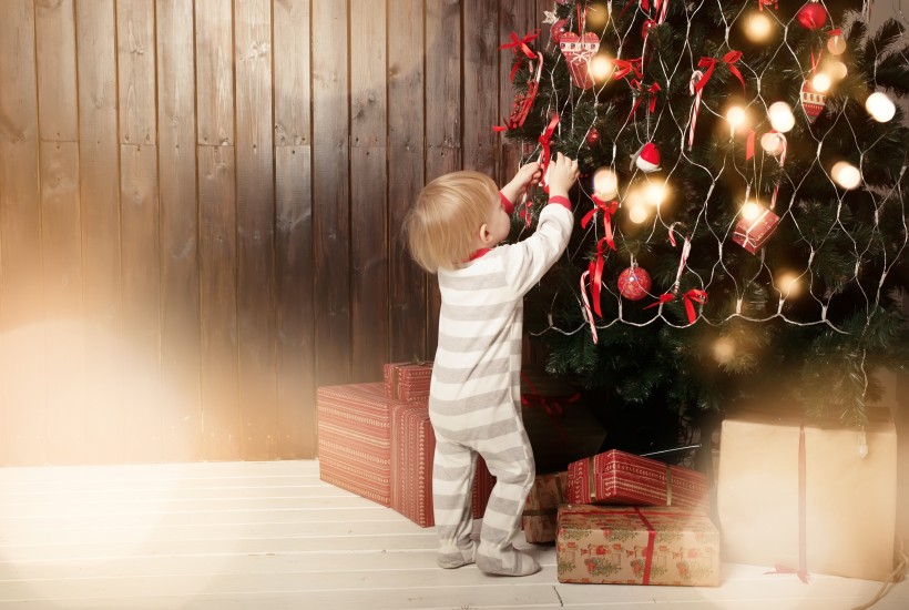 点击大图看下一张：过圣诞节的快乐儿童图片