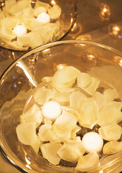 点击大图看下一张：甜蜜婚礼情景图片