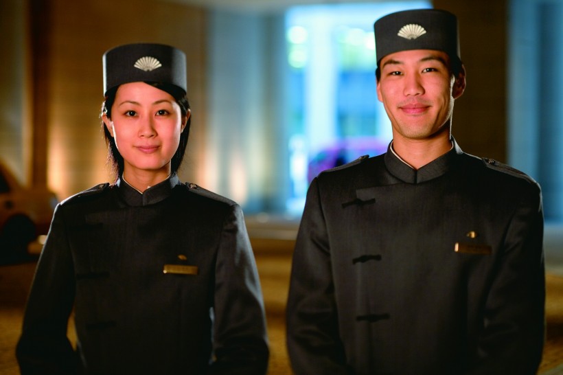 点击大图看下一张：文华东方酒店服务人员图片