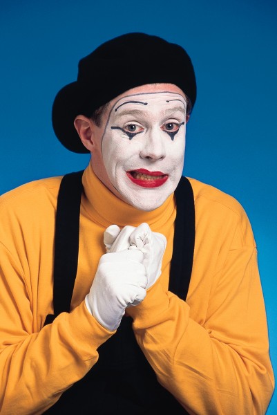 点击大图看下一张：孤独的小丑演员图片