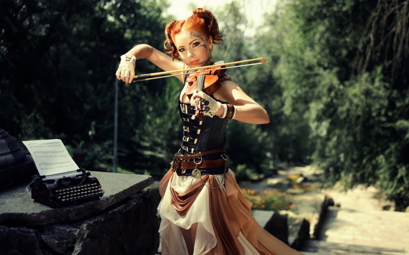 点击大图看下一张：拉小提琴的女孩图片