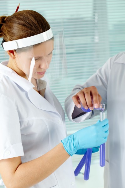 点击大图看下一张：实验室里的生物实验图片