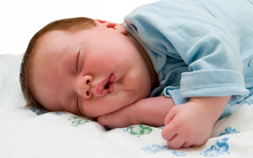 点击大图看下一张：睡梦中可爱婴儿图片