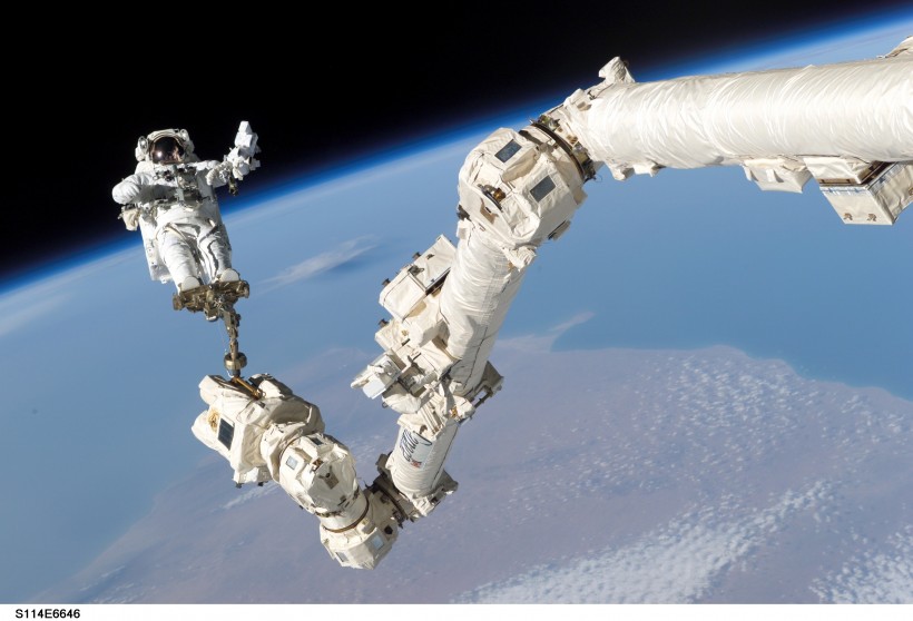 点击大图看下一张：太空宇航员图片