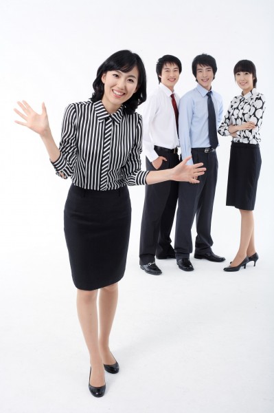 点击大图看下一张：职场前辈与新员图片