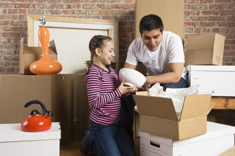 点击大图看下一张：收拾房间情景图片