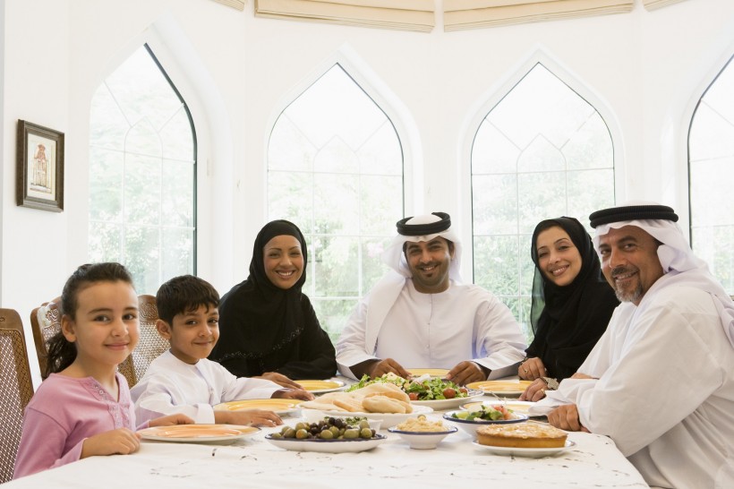 点击大图看下一张：中东家庭图片