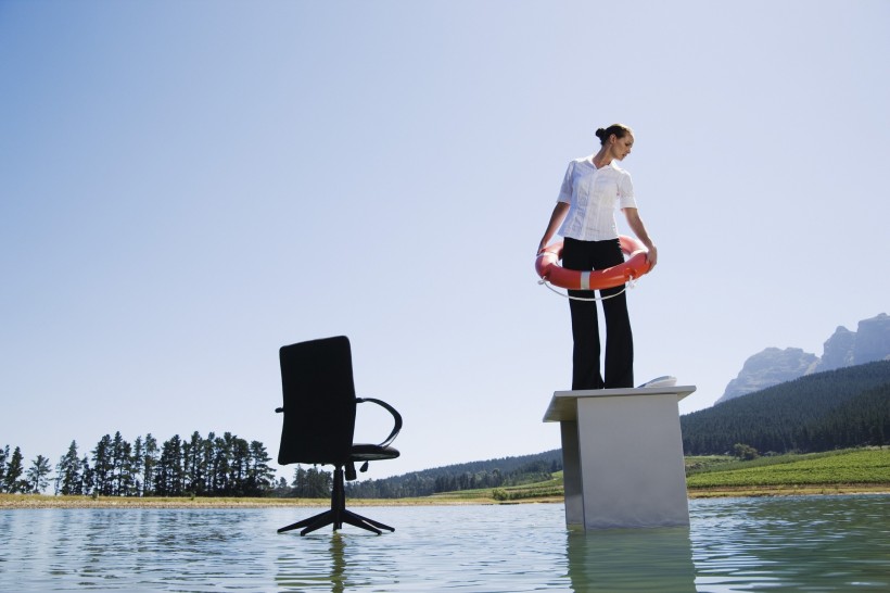 点击大图看下一张:经营理念走在水里图片