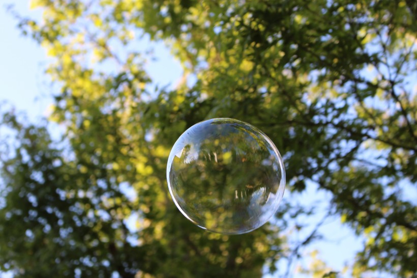 点击大图看下一张：透明的泡泡素材图片