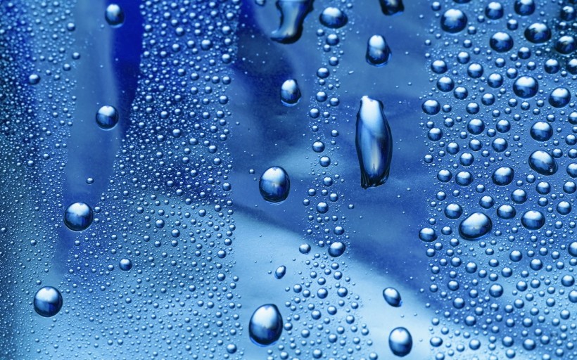 点击大图看下一张：晶莹的水滴设计素材图片