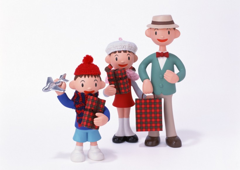 点击大图看下一张：温馨家庭玩偶情景图片