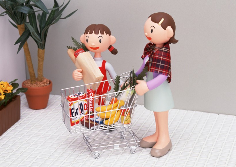 点击大图看下一张:温馨家庭玩偶情景图片