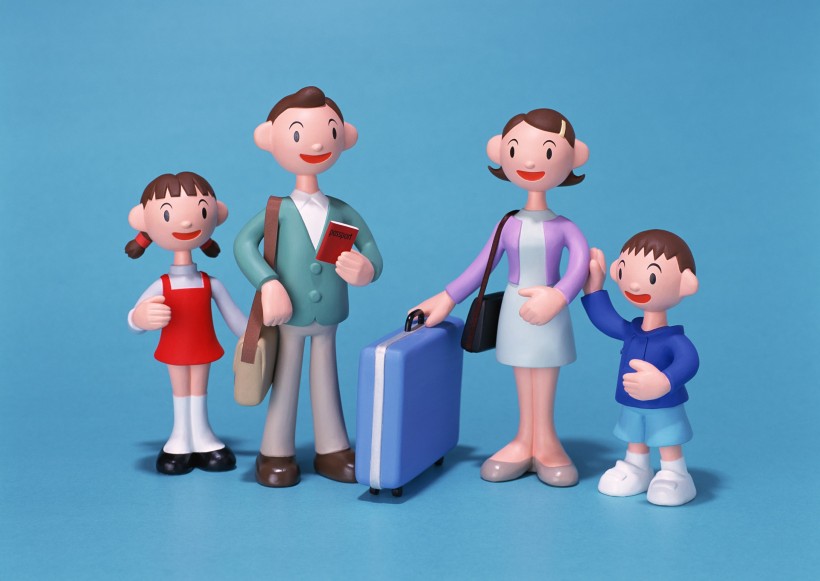 点击大图看下一张:温馨家庭玩偶情景图片