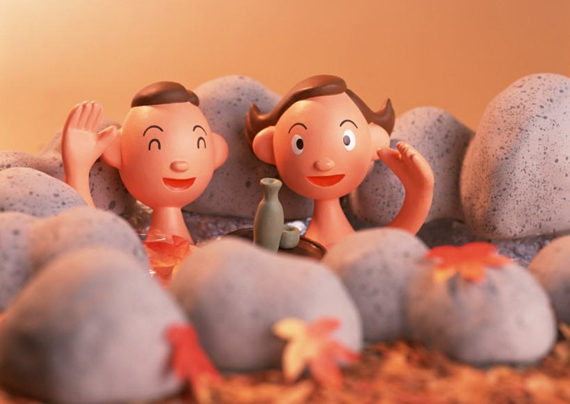 点击大图看下一张:温馨家庭玩偶情景图片