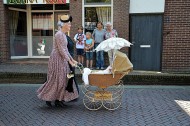 荷兰传统的婴儿车图片_9张