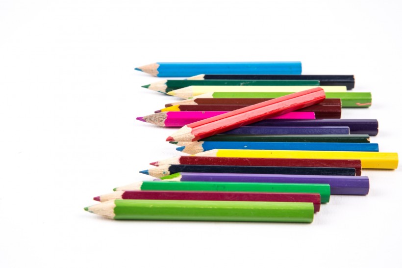 点击大图看下一张：五颜六色的彩色铅笔图片
