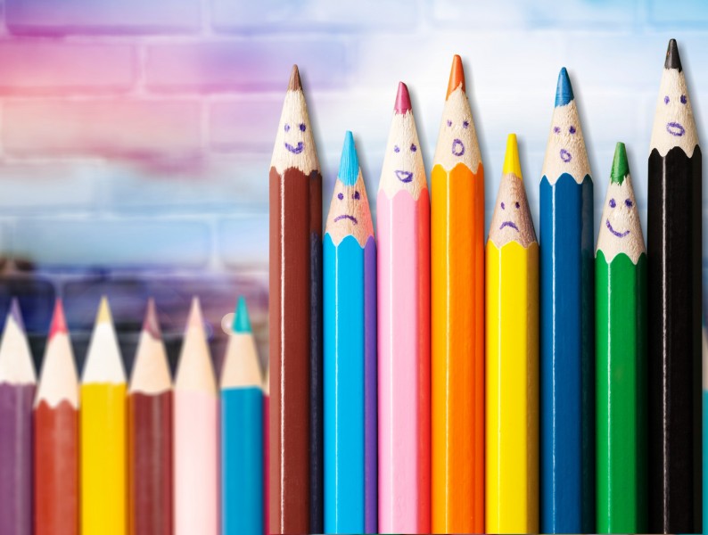 点击大图看下一张：彩色铅笔图片