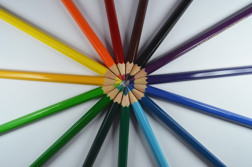 点击大图看下一张：多种颜色的彩色铅笔图片