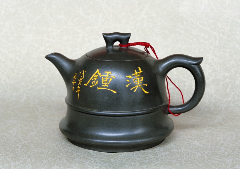 点击大图看下一张：中国茶壶图片