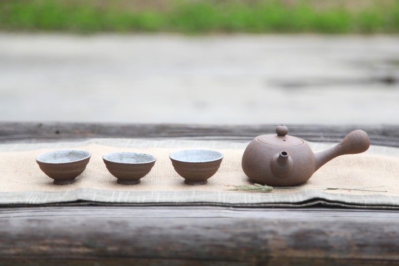 点击大图看下一张：陶器茶具的图片