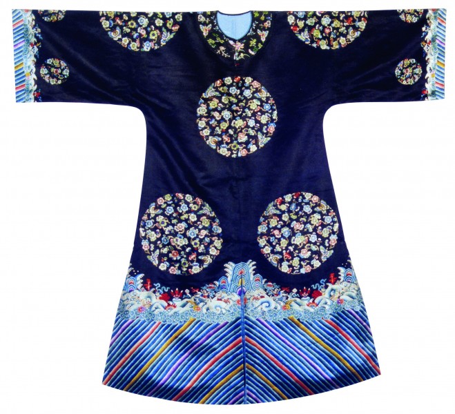 点击大图看下一张:中国传统服装图片