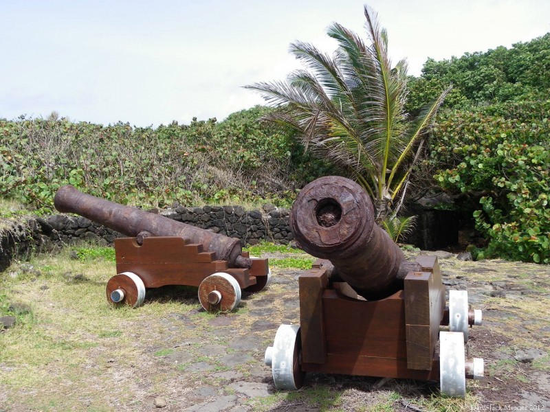 点击大图看下一张：古代的大炮图片
