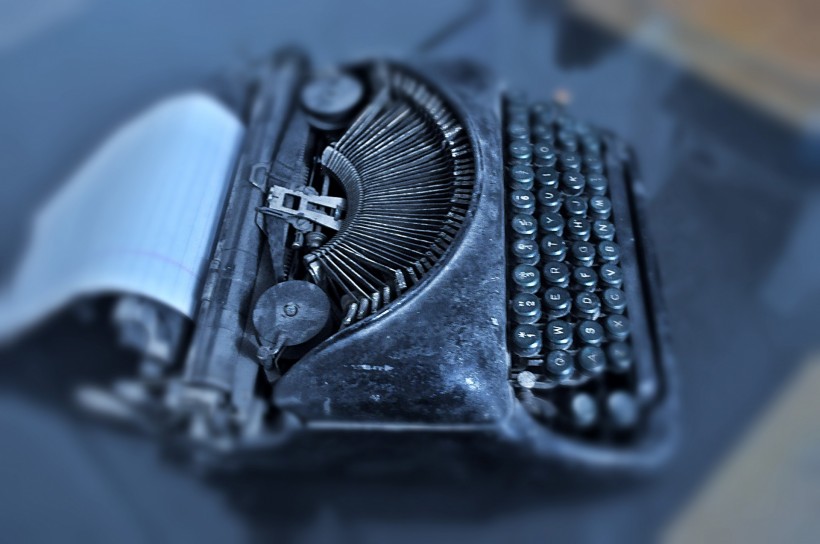 点击大图看下一张：古董打字机图片
