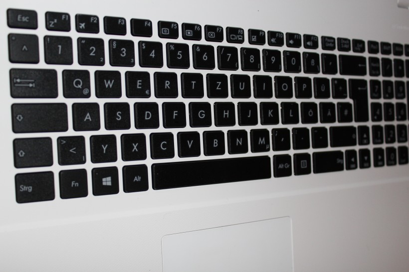 点击大图看下一张：笔记本电脑的键盘图片