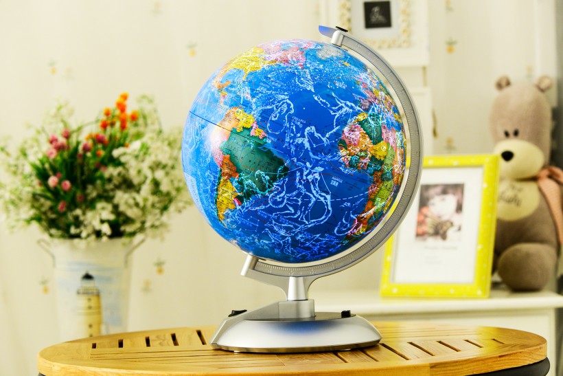 点击大图看下一张：教学用具地球仪图片