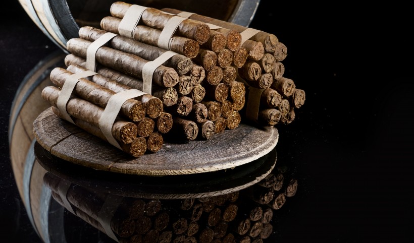 点击大图看下一张：高档桶装雪茄烟图片
