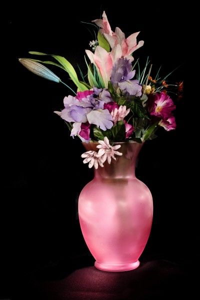 点击大图看下一张：各种材质的花瓶图片