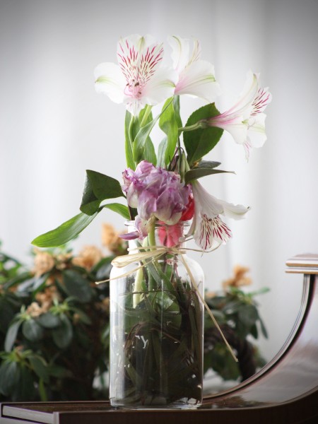 点击大图看下一张：插满鲜花的花瓶图片