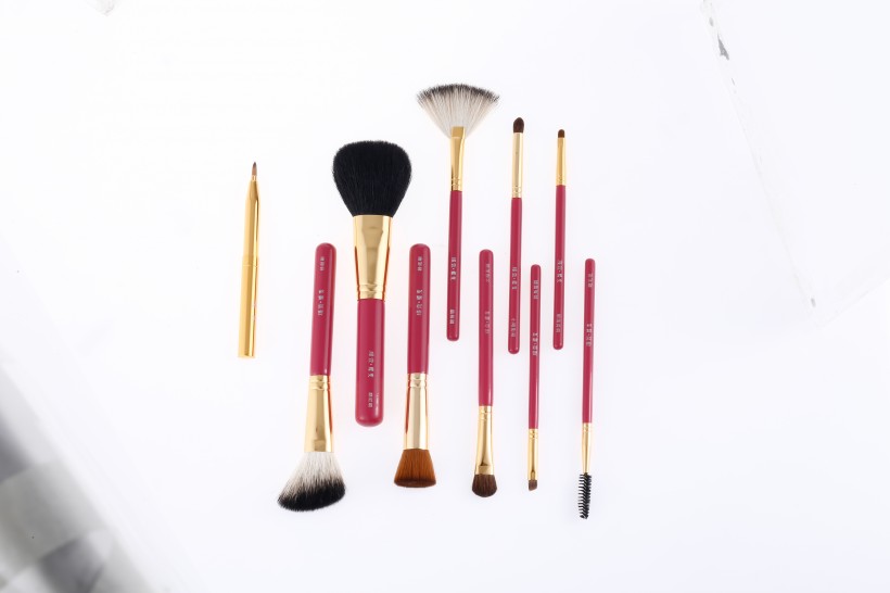 点击大图看下一张：不同功能的化妆刷图片