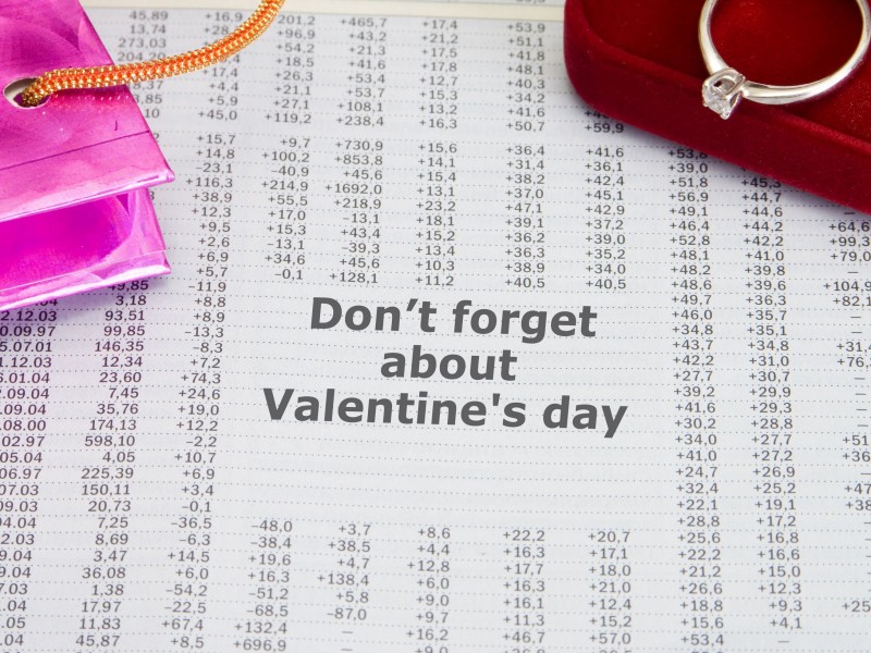 点击大图看下一张:婚礼定情信物图片