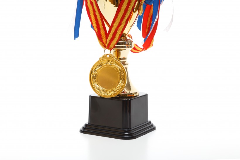 点击大图看下一张：荣誉的奖杯和奖牌图片