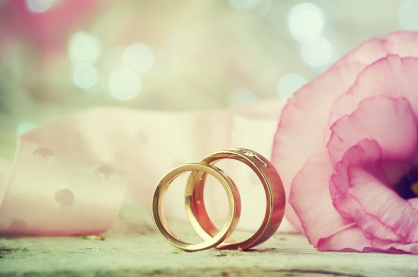 点击大图看下一张：结婚戒指图片