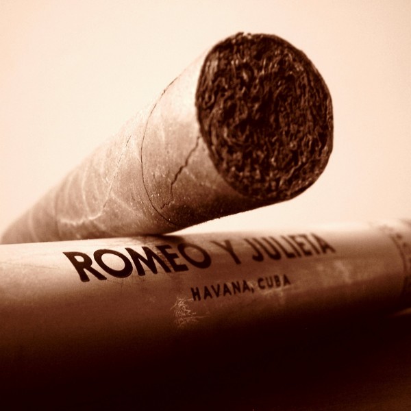 点击大图看下一张：精品雪茄图片