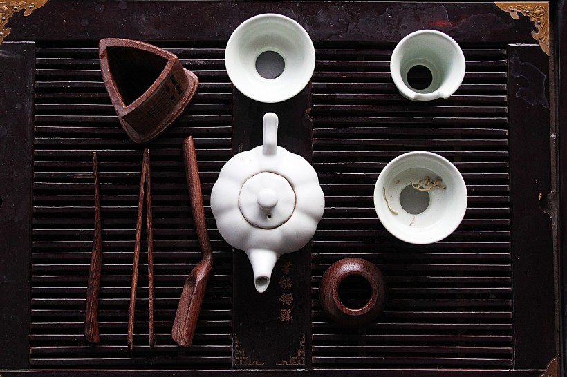点击大图看下一张：精致独特的茶具图片