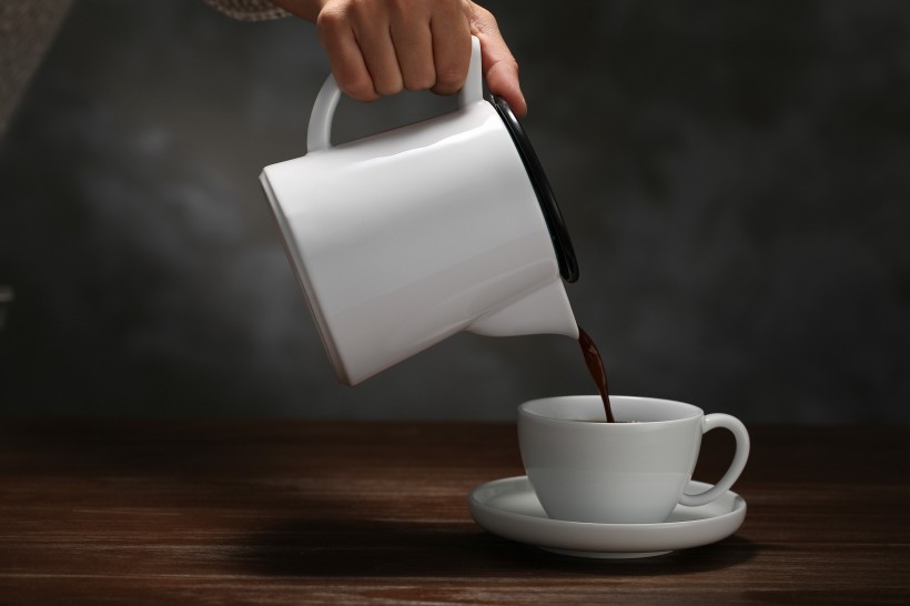 点击大图看下一张：精巧实用的咖啡壶图片