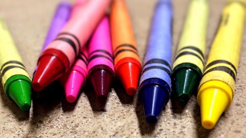 点击大图看下一张：颜色鲜艳的蜡笔图片