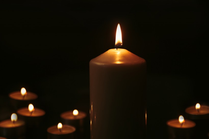 点击大图看下一张：温暖的蜡烛烛光图片