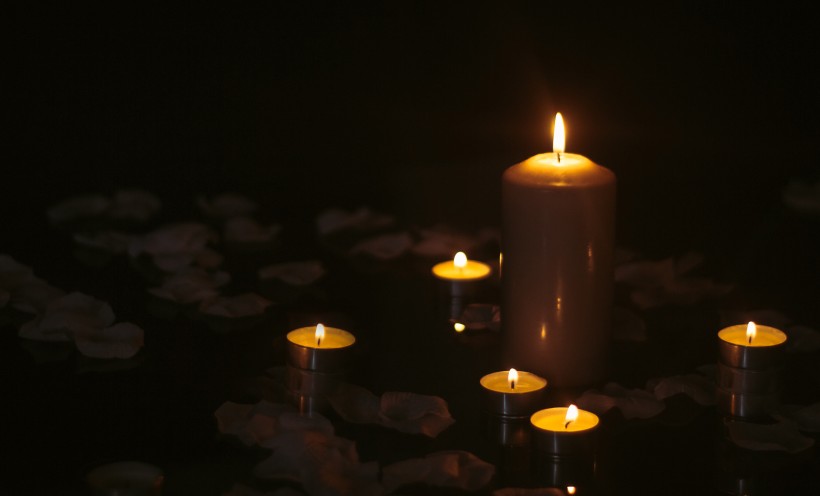 点击大图看下一张：温暖的蜡烛烛光图片